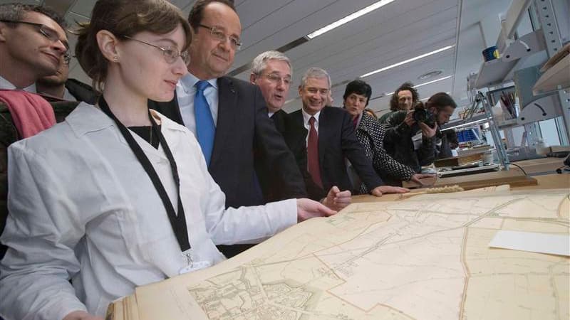 Le président français a dit lundi lors de l'inauguration des nouveaux bâtiments des Archives nationales de Pierrefitte-sur-Seine, près de Paris, son "refus d'enfermer l'Histoire, de la figer, de la centraliser pour parfois essayer de la contrôler", repous