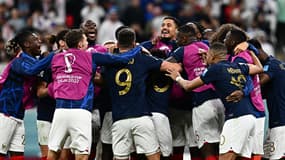 L'équipe de France réunie après son succès en quart de finale de la Coupe du monde face à l'Angleterre, le 11 décembre 2022.