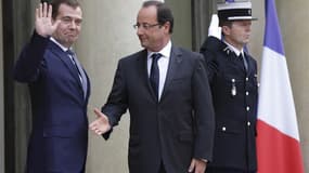 Le Premier ministre russe, Dmitri Medvedev, a de nouveau signifié mardi à Paris son désaccord avec l'idée française de reconnaître l'opposition syrienne, invoquant la non-ingérence dans les affaires intérieures d'un Etat souverain. /Photo prise le 27 nove