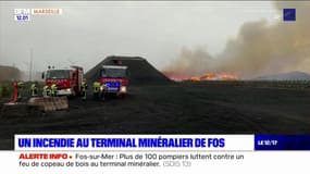Fos-sur-Mer: un incendie en cours au terminal minéralier du port, une centaine de pompiers mobilisés