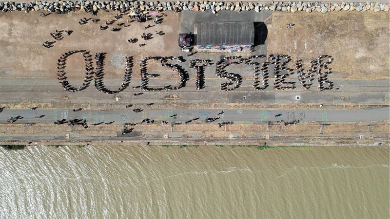 La question "Où est Steve ?" a été formée par une chaîne humaine, à Nantes, le 20 juillet 2019.