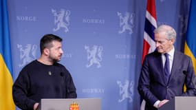 Le président ukrainien Volodymyr Zelensky  et le Premier ministre norvégien Jonas Gahr Store à Oslo le 13 décembre 2023, avant une réunion avec les dirigeants des cinq nations nordiques, principaux soutiens dans la lutte de Kiev contre l'invasion russe.