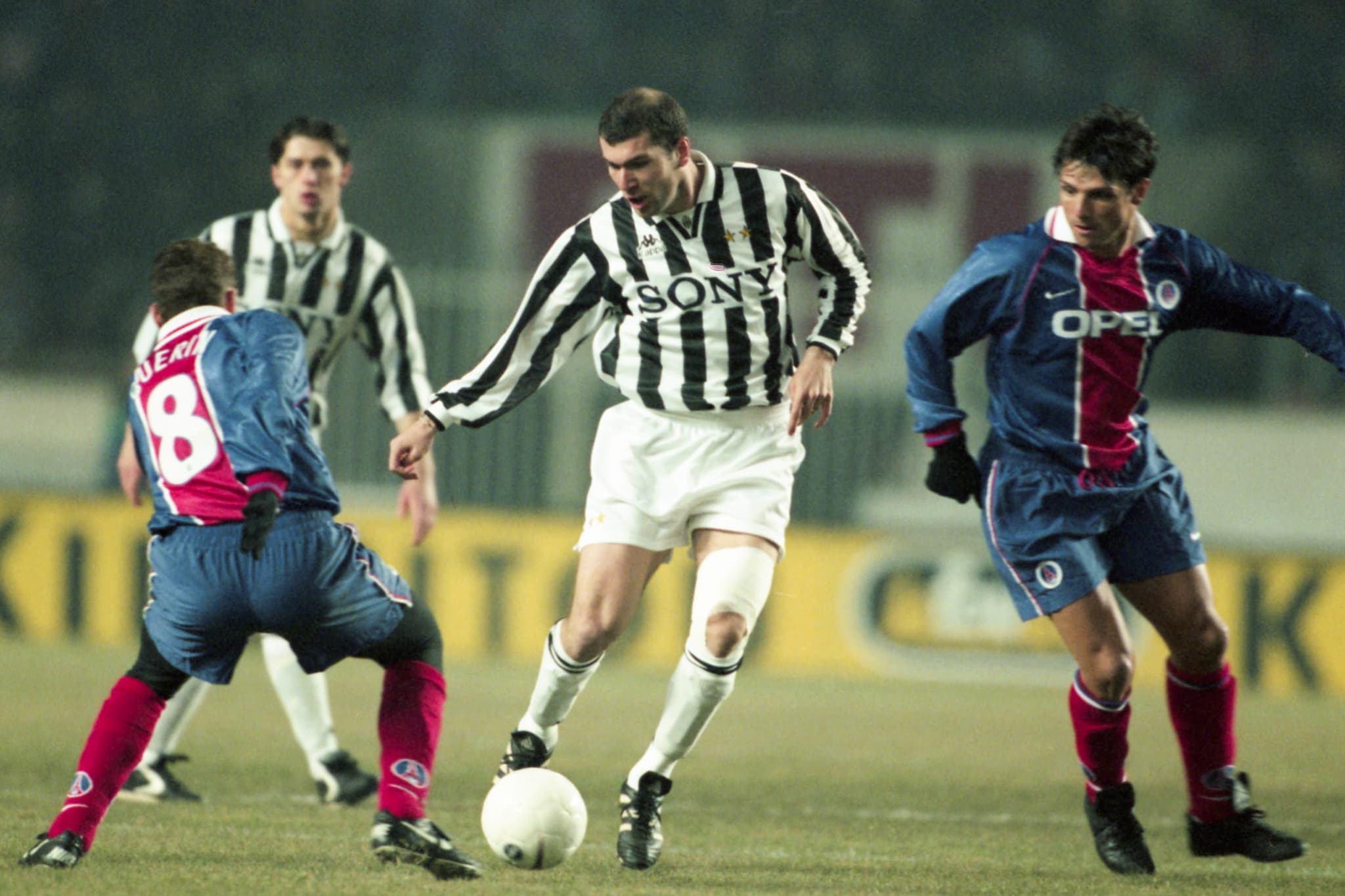 Zidane en feu, Anelka écarté… le jour où la Juve a planté six buts au PSG  au Parc des Princes