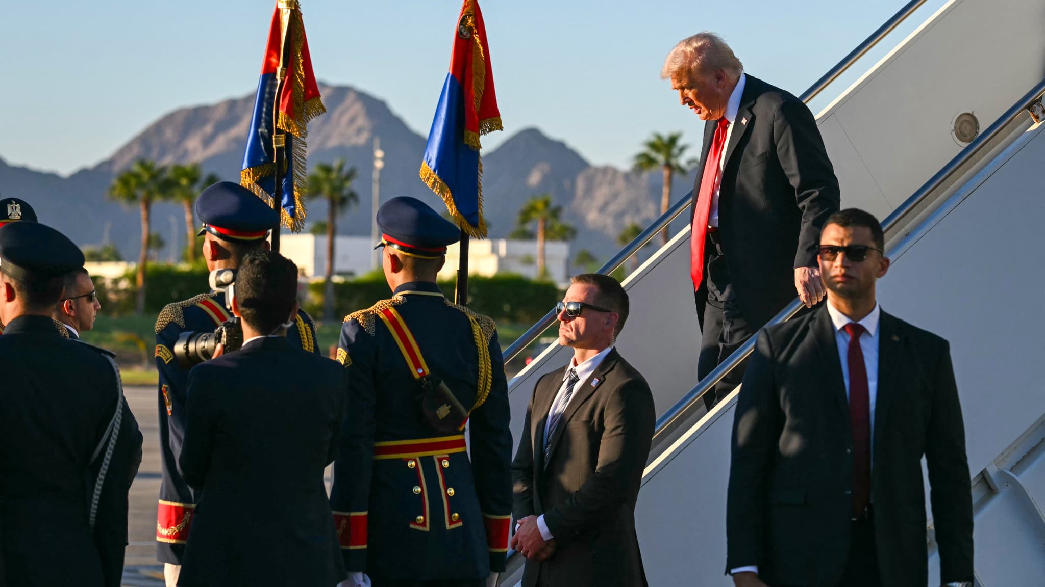 Donald Trump à son arrivée à Sharm el Sheikh en Egypte pour un sommet de la paix le 13 octobre 2025