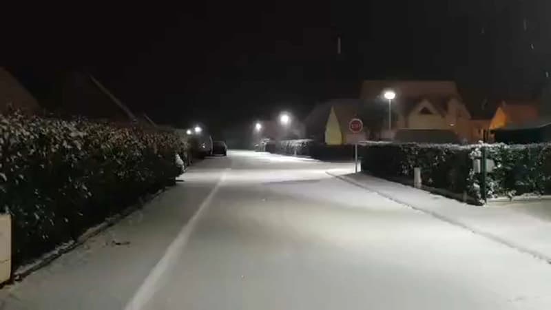 Normandie: les images de la neige tombée pendant dans la nuit dans la région