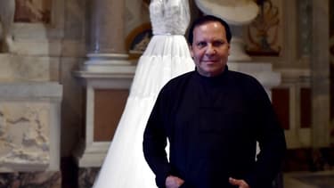 Le couturier franco-tunisien Azzedine Alaïa est décédé à l'âge de 77 ans.