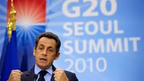 Nicolas Sarkozy estime que la légitimité du G20 pour traiter les grands sujets économiques et financiers est intacte malgré les faibles résultats obtenus à Séoul sur les moyens de remédier aux déséquilibres mondiaux. /Photo prise le 12 novembre 2010/REUTE