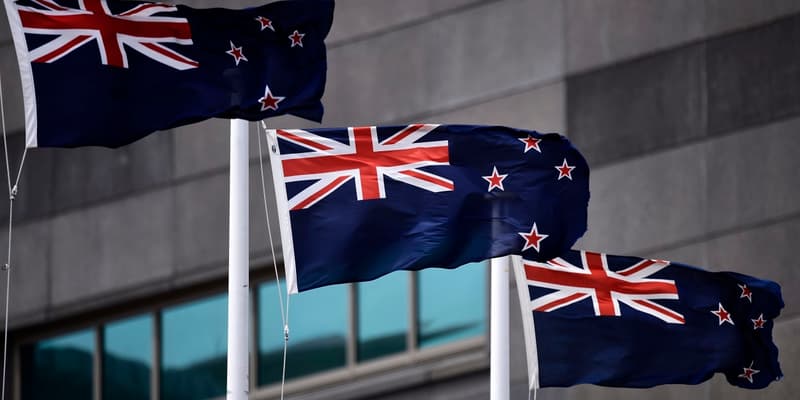 Le drapeau de la Nouvelle-Zélande va rester le même que celui qui a été adopté officiellement en 1902. 