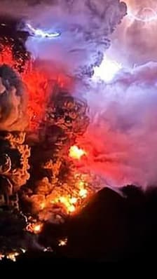  En Indonésie, l'éruption du volcan Ruang provoque l'évacuation de 11.000 personnes 