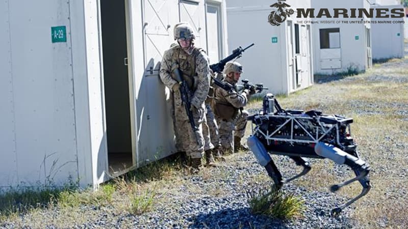 Spot, créé par Boston Dynamics, s'entraîne avec des Marines américains.