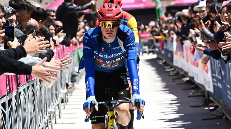 Jonas Vingegaard avant le depart de la 8e etape du Tour d Italie le 16 mai 2026 2287801