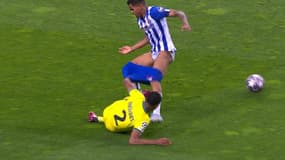 Galeno au duel avec Dumfries lors de Porto-Inter, le 14 mars 2023