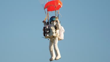 L'Américain Alan Eustace, a battu vendredi le record d'altitude en ballon détenu depuis 2012 par l'Autrichien Felix Baumgartner.