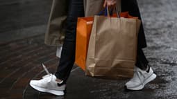 Une personne fait du shopping (photo d'illustration).