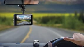 Filmez tous vos moments en voiture avec cette caméra embarquée dashcam