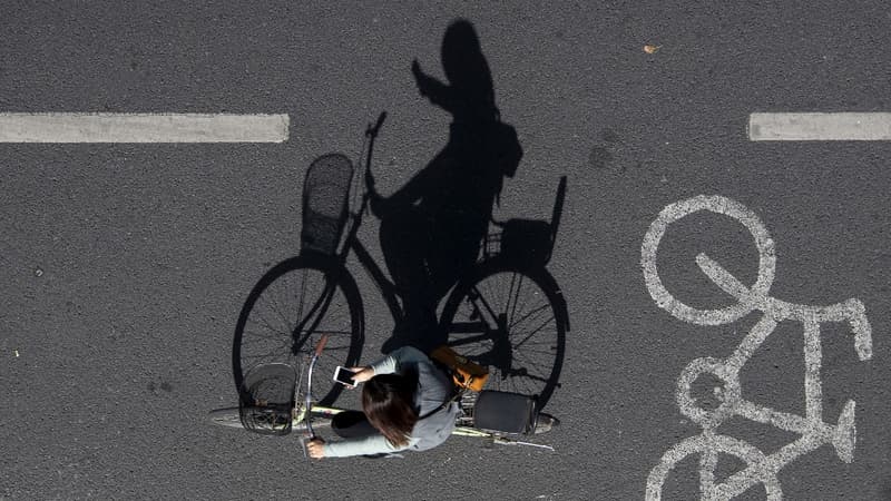 Utiliser son smartphone à vélo est désormais passible de prison au Japon