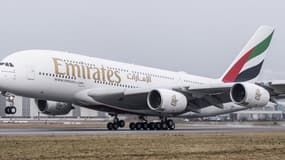 Au total, l'A380 a été commandé à 321 exemplaires dont 178 rien que par la seule compagnie aérienne Emirates en comptant les options. 