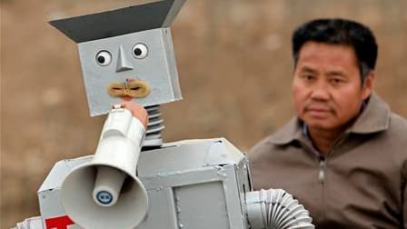 Si Wu Yulu a réussi à se faire un nom en Chine avec ses robots artisanaux, cet agriculteur de 49 ans installé dans les environs de Pékin ne compte pas s'arrêter là. Construits à partir de bouts de ferraille, les 47 enfants humanoïdes de Wu Yulu peuvent se