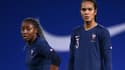 La défenseure de l'équipe de France Wendie Renard (d), et la milieu de terrain Kadidatou Diani, lors du match amical contre la Suisse, le 20 février 2021 au Stade Saint-Symphorien à Metz