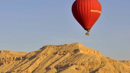 Image d'illustration d'une montgolfière dans le Louxor, en Égypte. 