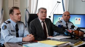 De gauche à droite : le gendarme Guillaume Le Blond, le procureur de Mulhouse Dominique Alzeari et le colonel Francois Despres à une conférence de presse le 30 novembre 2017