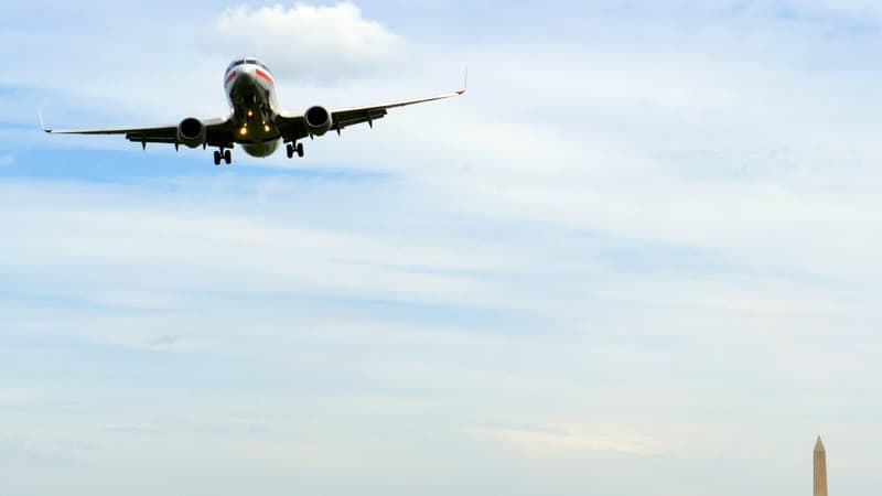 Un avion American Airlines se prépare à atterrir à Washington, en mai 2014. (photo d'illustration)