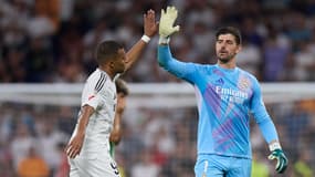 Kylian Mbappé checke Thibaut Courtois lors de la victoire du Real Madrid, 4e journée de Liga, 1er septembre 2024