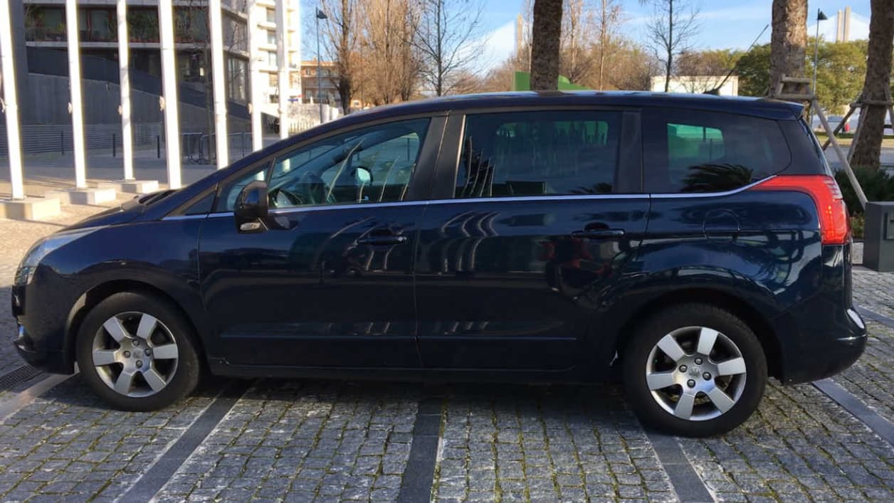 La première génération de 5008. Peugeot a commercialisé le monospace entre 2010 et fin 2016.