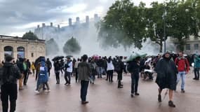Les forces de l'ordre ont fait usage de gaz lacrymogènes, samedi 7 août 2021, lors de la manifestation anti-pass sanitaire à Lyon