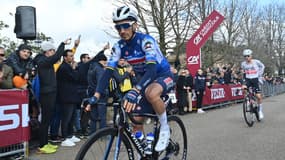Julian ALAPHILIPPE au départ des Strade Bianche le 02/03/2024