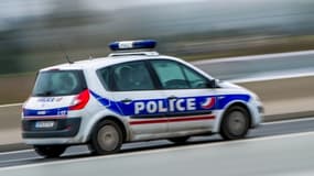 Une voiture de police en intervention