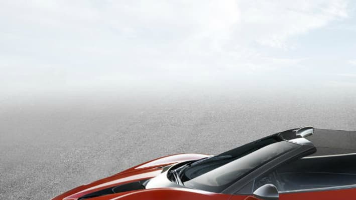 Cette J50 repose sur une architecture de 488 Spider avec un V8 légèrement amélioré.