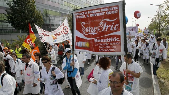 Lors d'une manifestation des employés de Sanofi en octobre dernier. Le tribunal de grande instance d'Evry a rejeté vendredi la demande du comité central d'entreprise (CCE) de Sanofi portant sur l'annulation du projet de réorganisation de la recherche du g