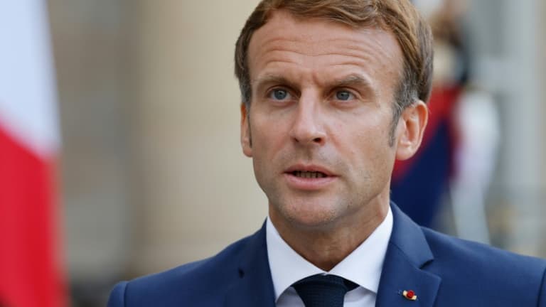 Le président Emmanuel Macron sur le perron de l'Elysée, le 16 septembre 2021 à Paris