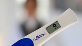 Un test de grossesse. Actuellement, il ne peut être vendu qu'en pharmacie (photo d'illustration).