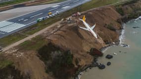 Après sa sortie de piste, un avion de la Pegasus Airlines a failli s'échouer en mer. 
