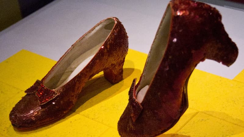 Les célèbres souliers portés par Judy Garland dans le film "Le Magicien d'Oz"