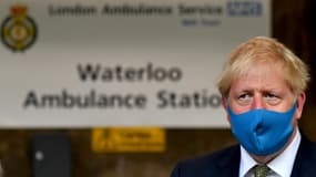 Le Premier ministre britannique, Boris Johnson, portant un masque pour se protéger du nouveau coronavirus