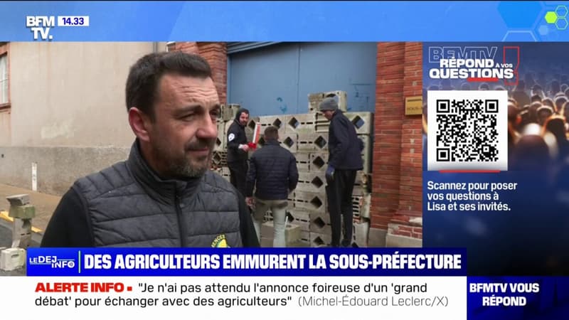 Agriculteurs en colère: la porte de la sous-préfecture de Castelsarrasin, dans le Tarn-et-Garonne, emmurée par les manifestants