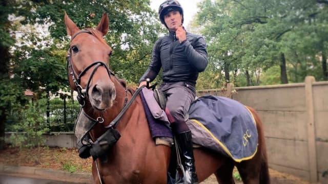 Docteur de Ballon sacré dans le Grand Steeple-Chase de Paris