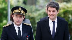 Le préfet des Hauts-de-Seine Laurent Hottiaux (à gauche) et le Premier ministre Gabriel Attal (à droite) le 23 avril 2024 à Sceaux (Hauts-de-Seineà).