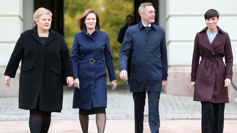 De gauche à droite: la Première ministre norvégienne, la ministre des Affaires européennes, le ministre de la Défense et la ministre des Affaires étrangères