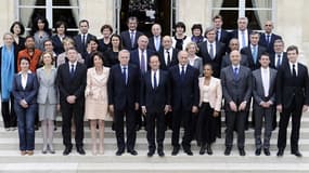 Le gouvernement Ayrault, en juillet 2012 devant l'Elysée.