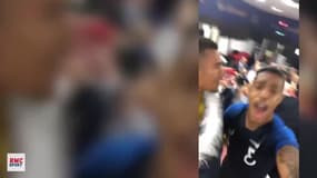 Encouragé par Mendy, Macron lâche un dab dans le vestiaire de l'équipe de France