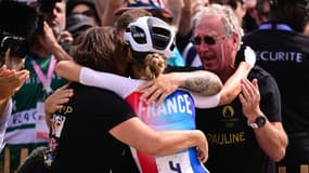 Pauline Ferrand Prevot celebrates after winning the women's cross-country cycling race of the Paris 2024 Olympic Games, le 28 juillet 2024.
