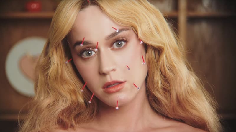 Katy Perry dans le clip de "Never Really Over"