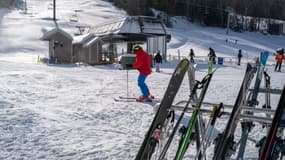 Une piste de la station d'hiver Attitash Mountain dans le New Hampshire le 17 janvier 2024