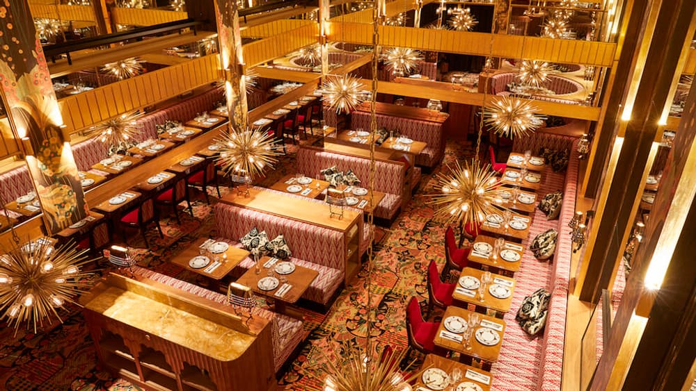 Le design du restaurant Le Bœuf sur le toit par Alexis Mabille. Le design du restaurant Le Bœuf sur le toit par Alexis Mabille.
