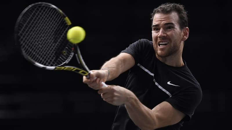 Adrian Mannarino n'a pas pu stopper Denis Shapovalov, l'homme en forme à Montréal.