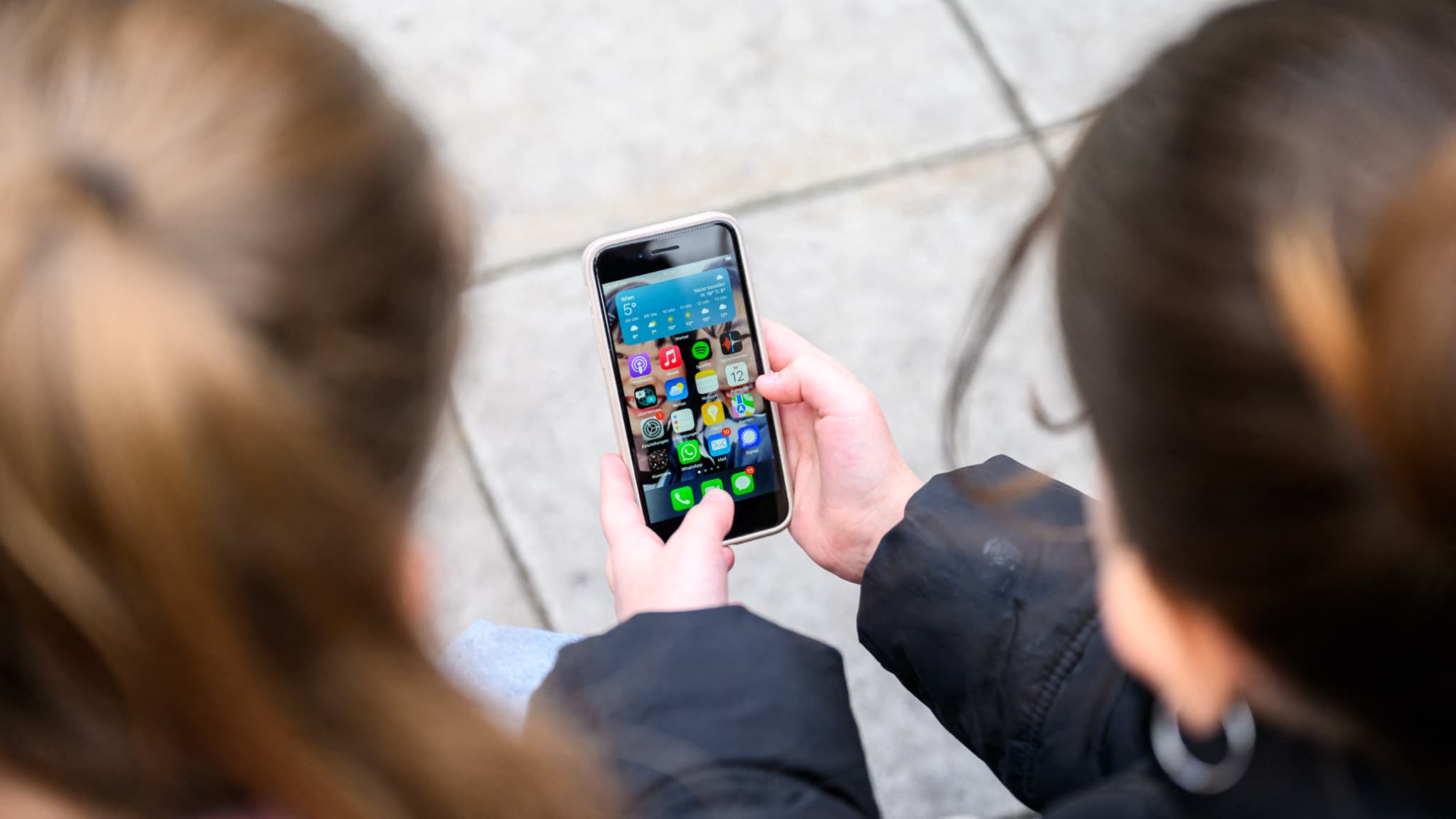SUR IOS OU ANDROID, VOICI COMMENT EMPÊCHER LES ENFANTS DE TÉLÉCHARGER OU UTILISER DES APPLICATIONS